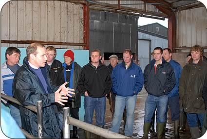 Ian Ohnstad discusses the milking machine and teat management and hygiene in the parlour at Woodhouses Farm with farmers attending the open day.